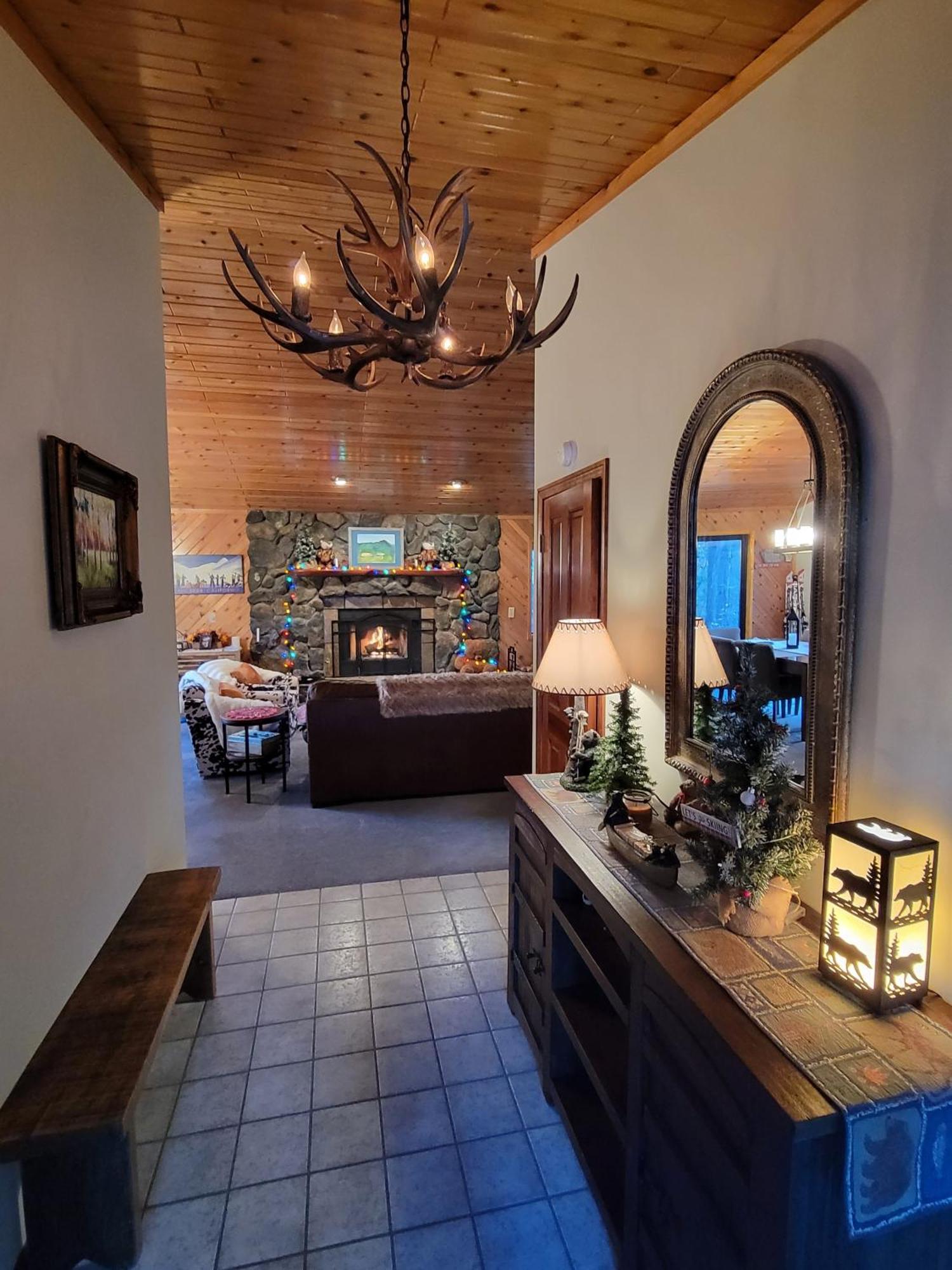 Four Seasons Getaway-Private Hot Spa With Pine Tree Views-Walk To Village And Pineknot Trailhead-Plus King Bed! Big Bear Lake Exterior foto